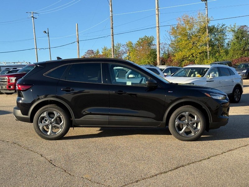 2026 Ford Escape ST-Line photo 2