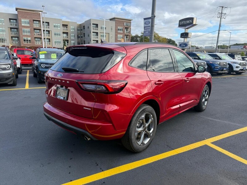 2023 Ford Escape ST-Line photo 3