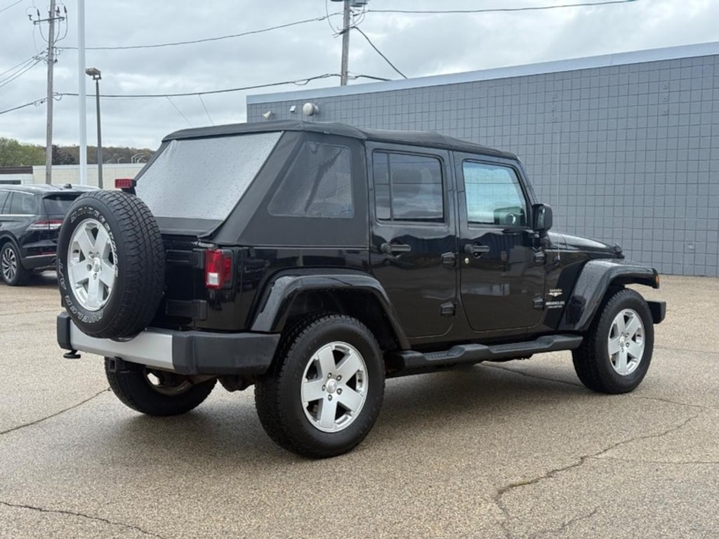 Used 2012 Jeep Wrangler Unlimited 4WD 4dr Sahara SUV