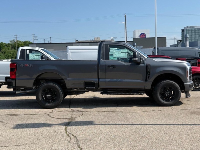 2025 Ford F-350 XLT photo 2