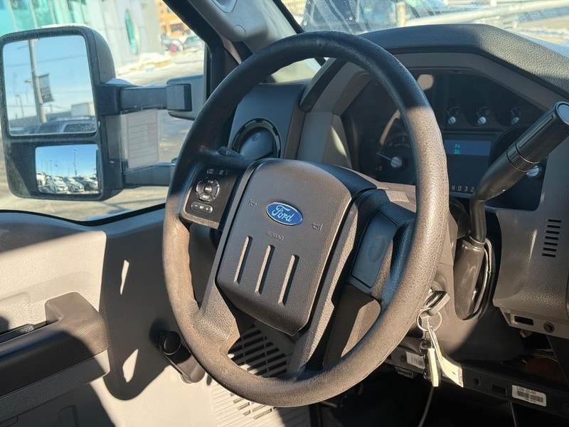 2014 Ford F-550 - Photo 13