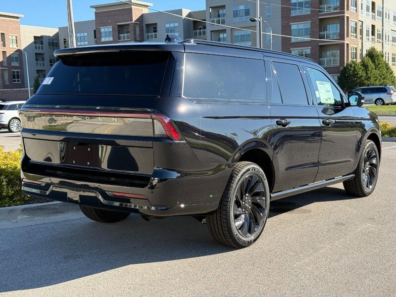 2025 Lincoln Navigator L Reserve photo 3