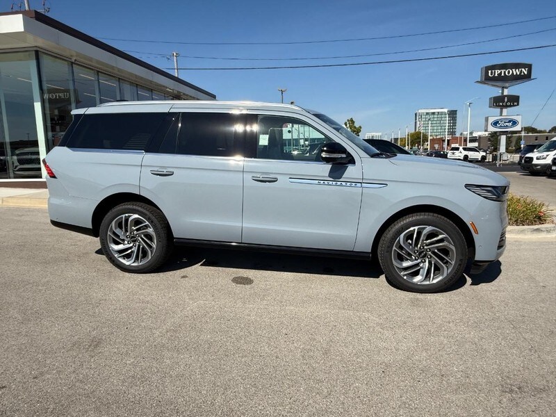 2025 Lincoln Navigator Reserve photo 2