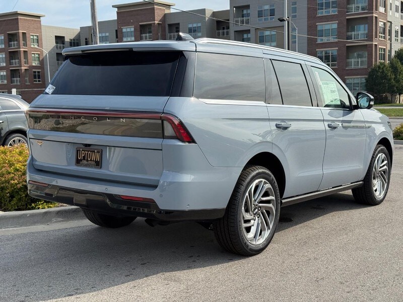 2025 Lincoln Navigator Reserve photo 3