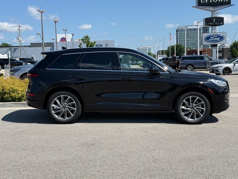 2025 Lincoln Corsair Grand Touring photo 2
