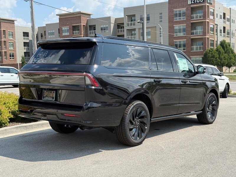 2025 Lincoln Navigator L Reserve photo 2