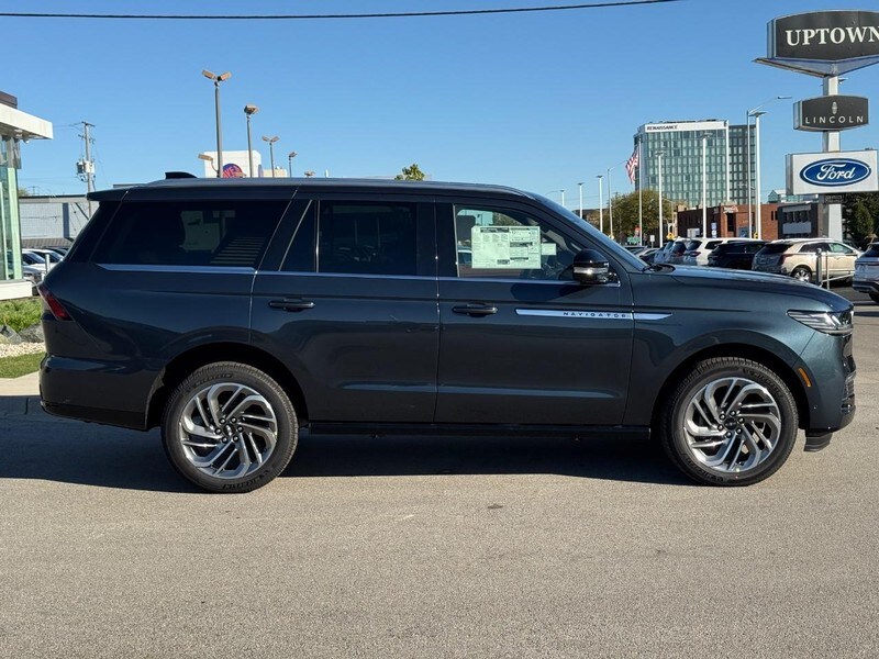 2025 Lincoln Navigator Reserve photo 2