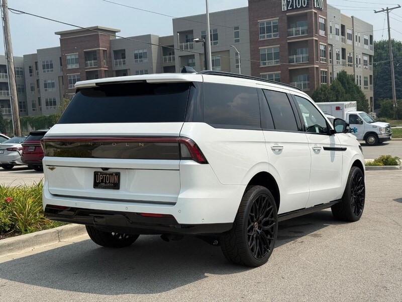 2025 Lincoln Navigator Reserve photo 2