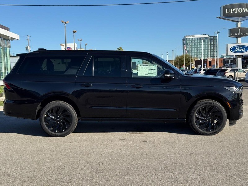 2025 Lincoln Navigator L Reserve photo 2