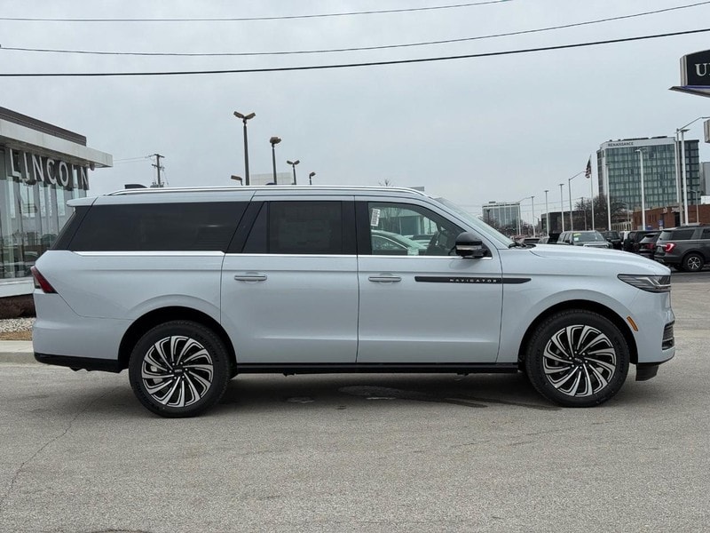 2025 Lincoln Navigator Black Label L - Photo 2
