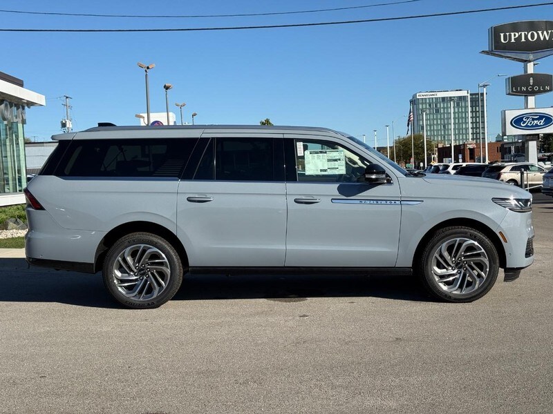 2025 Lincoln Navigator L Reserve photo 2