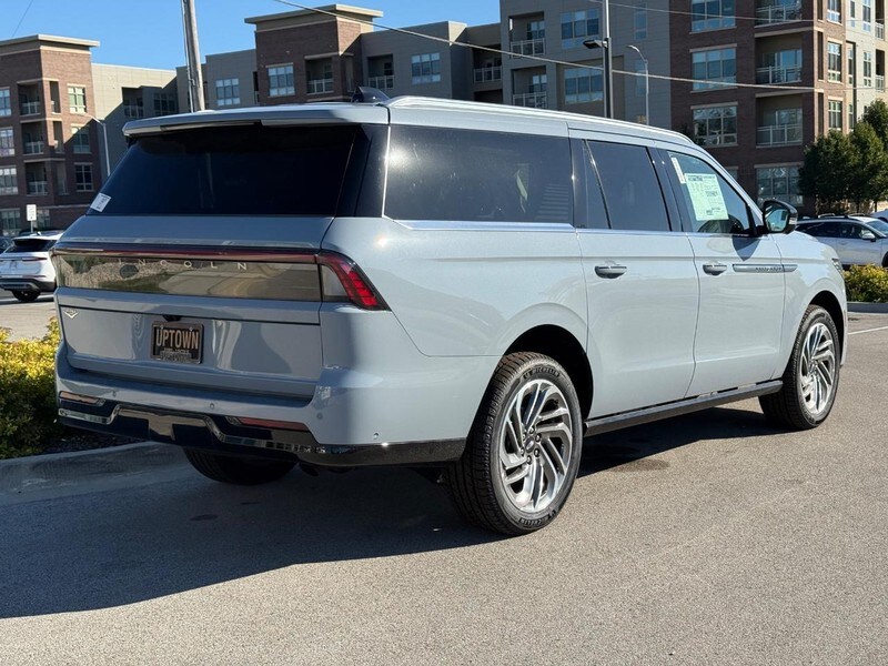 2025 Lincoln Navigator L Reserve photo 3