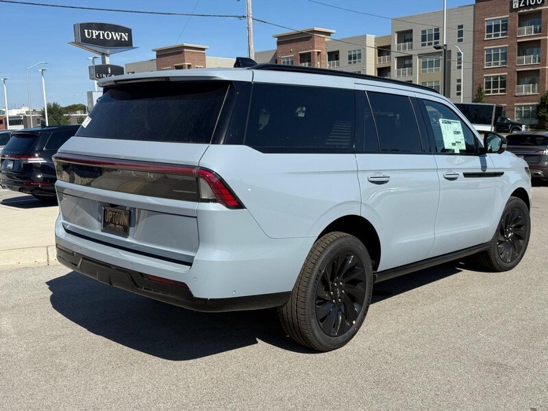 2025 Lincoln Navigator Reserve photo 2
