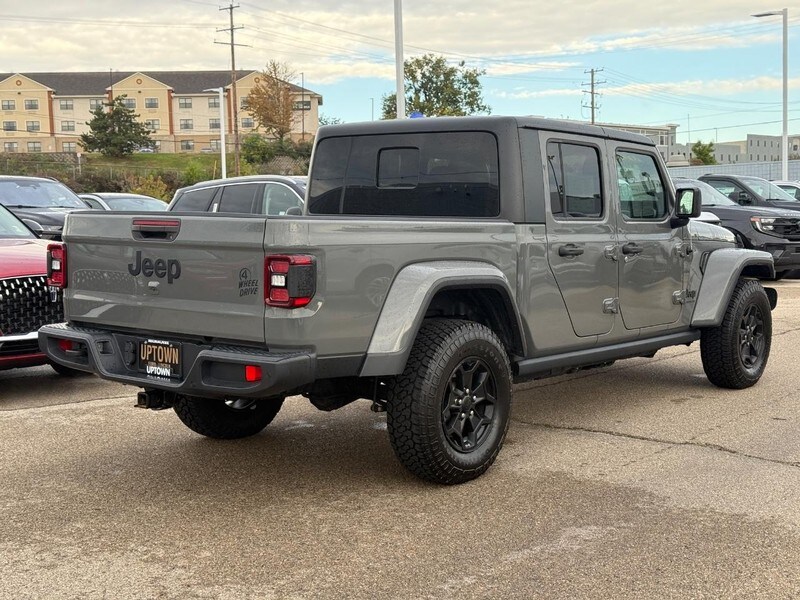 2021 Jeep Gladiator Willys photo 3