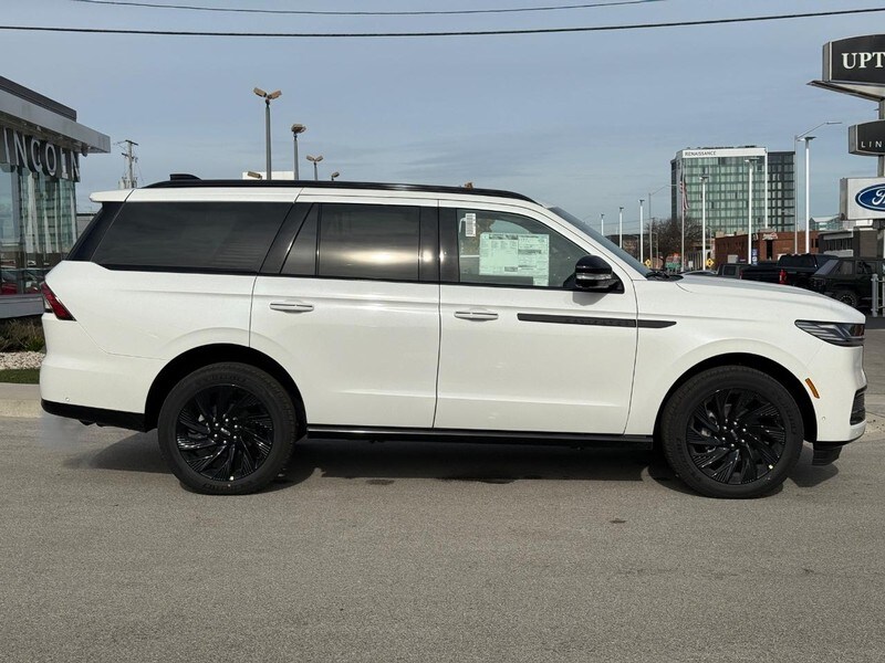 2025 Lincoln Navigator Reserve photo 2