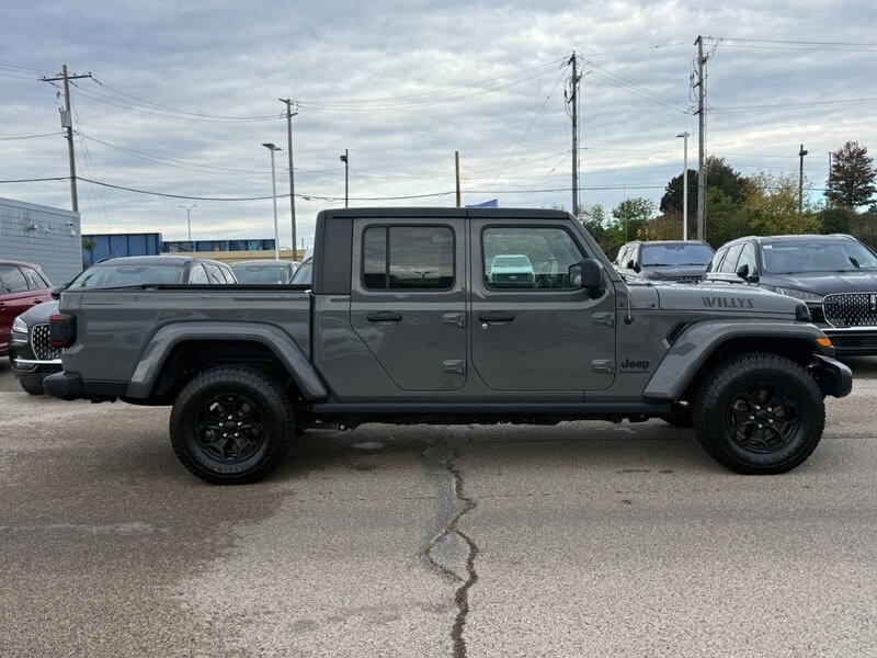 2021 Jeep Gladiator Willys photo 2