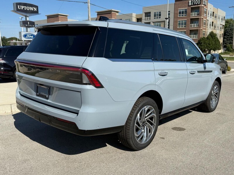 2025 Lincoln Navigator Reserve photo 3