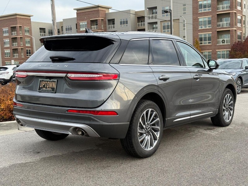 2023 Lincoln Corsair Reserve photo 3