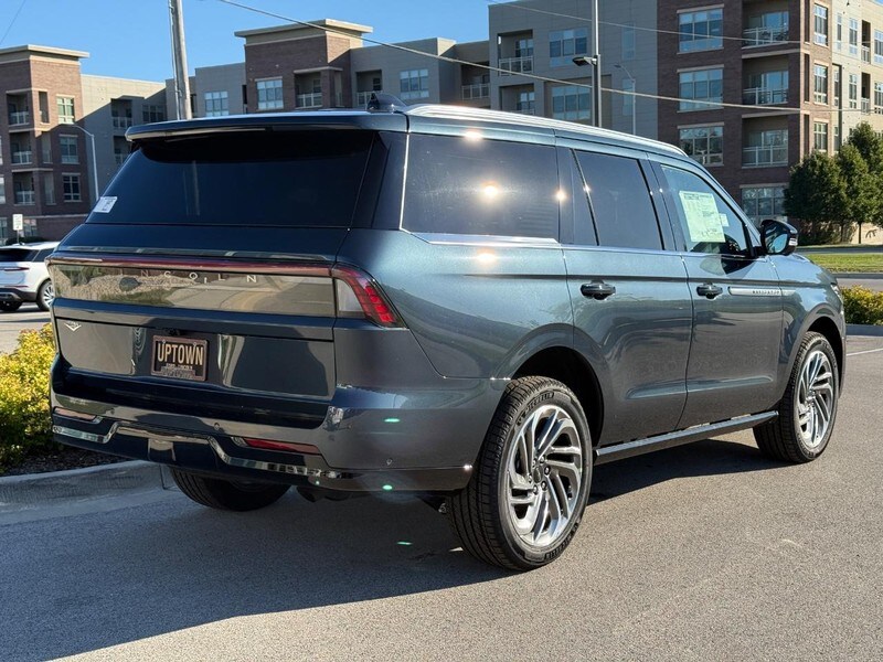 2025 Lincoln Navigator Reserve photo 3