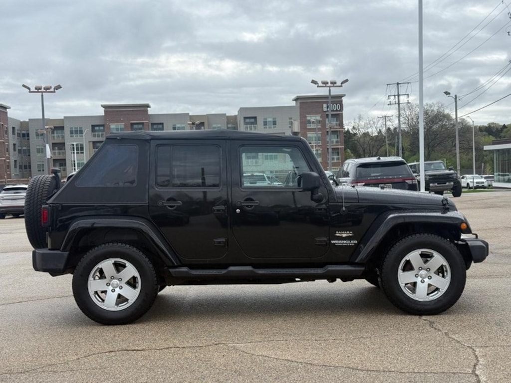 Used 2012 Jeep Wrangler Unlimited 4WD 4dr Sahara SUV