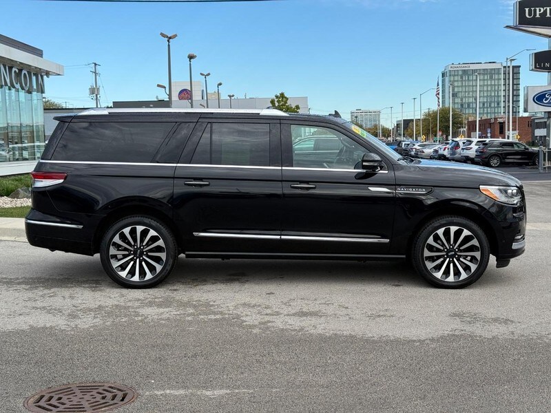 2022 Lincoln Navigator L Reserve photo 2