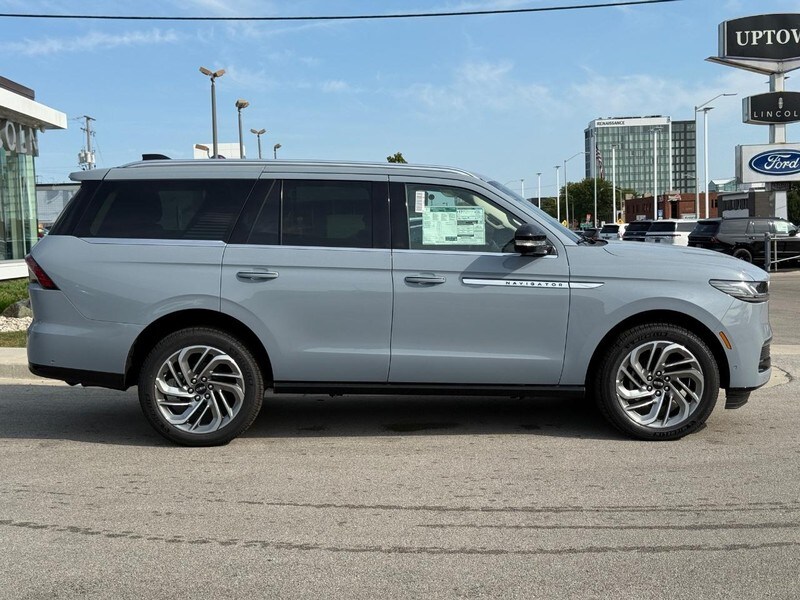 2025 Lincoln Navigator Reserve photo 2