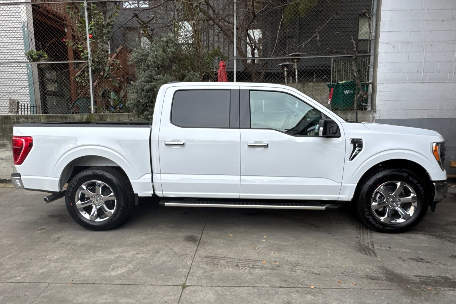 2023 Ford F-150 XLT photo 3