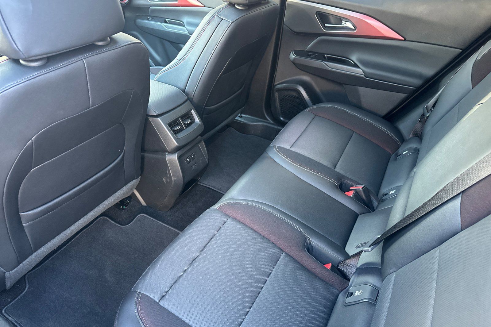 2025 Chevrolet Equinox EV RS - Photo 12