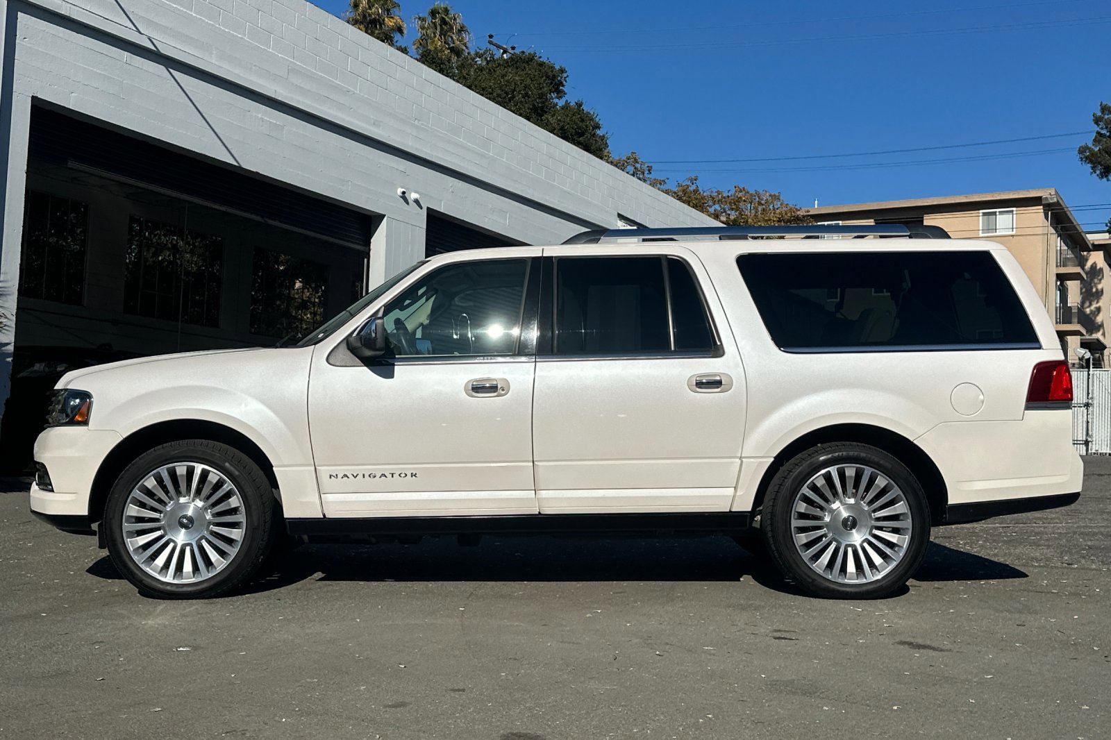 2017 Lincoln Navigator L Reserve photo 6