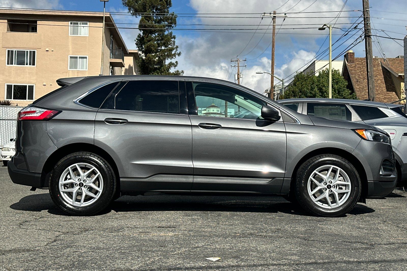 2024 Ford Edge SEL photo 2