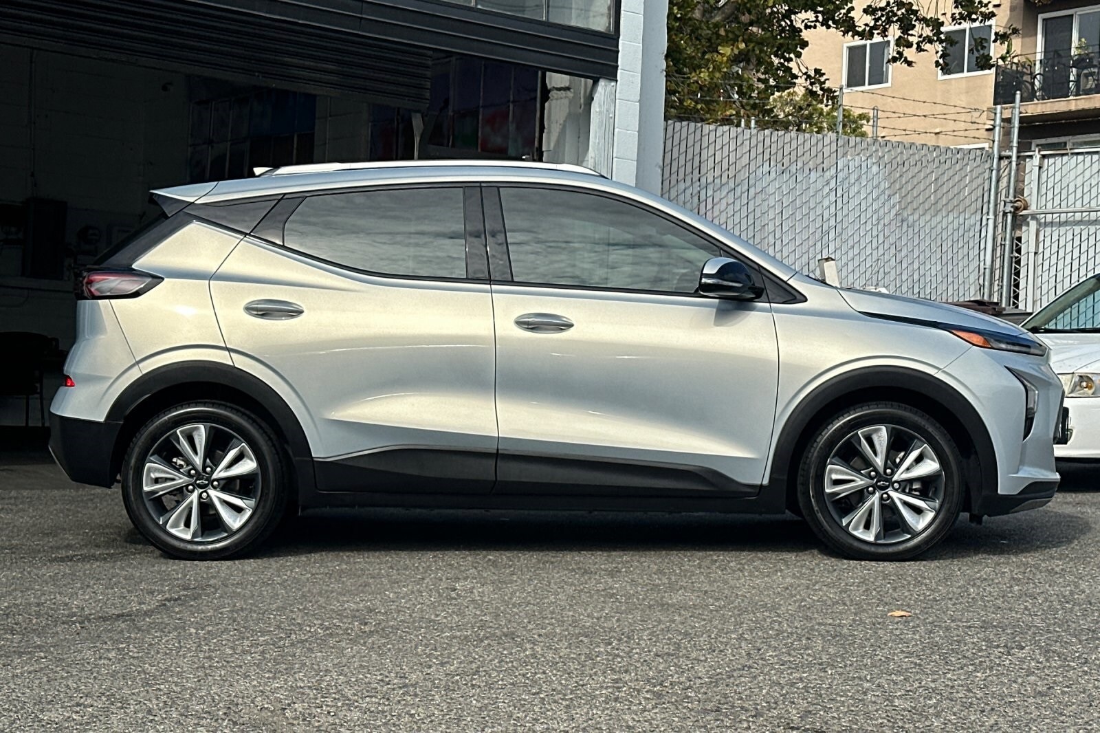 2023 Chevrolet Bolt EUV photo 2