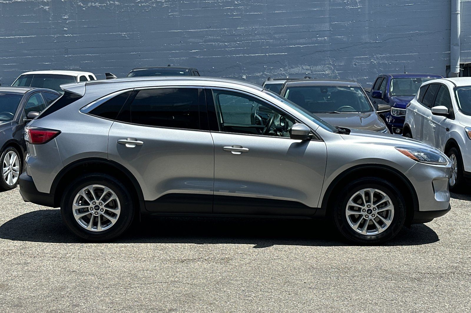 2021 Ford Escape SE photo 2