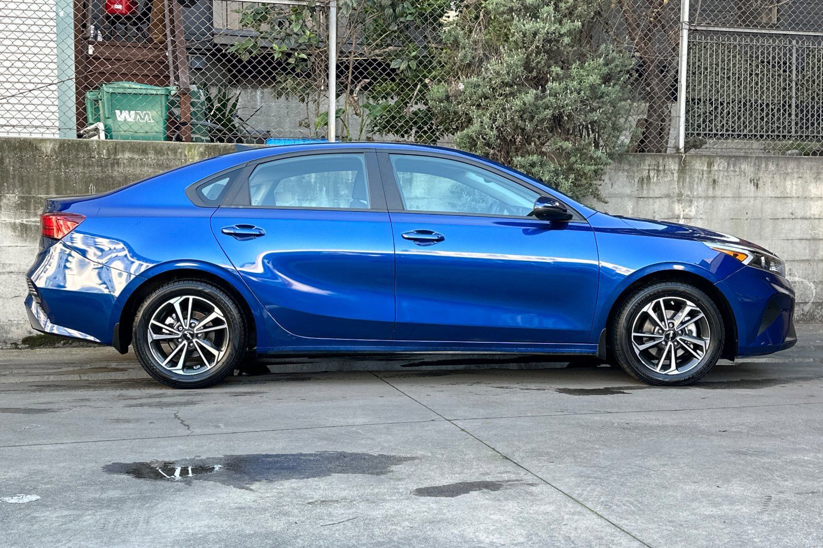 2024 Kia Forte LXS photo 2