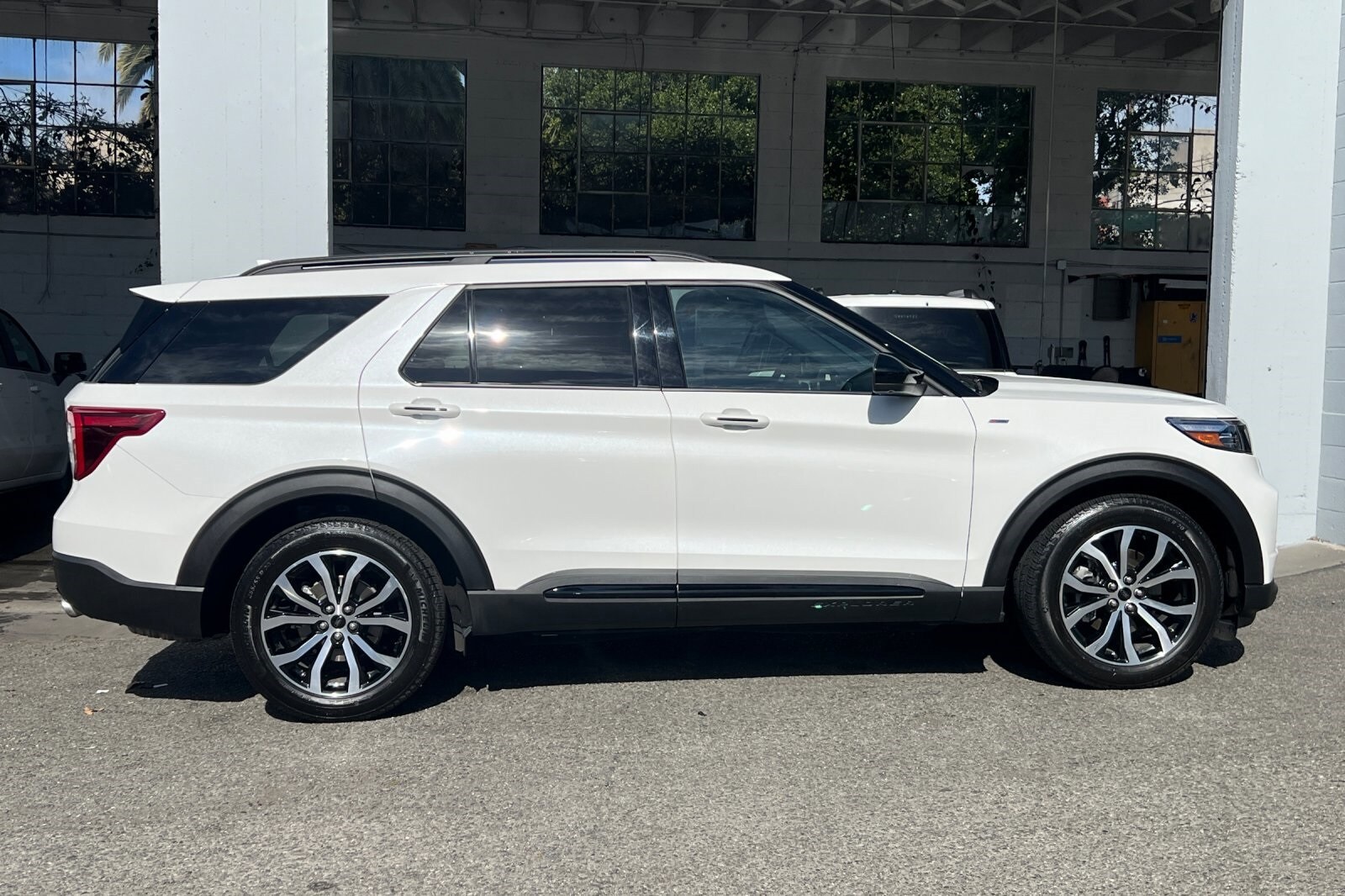 2023 Ford Explorer ST-Line photo 3