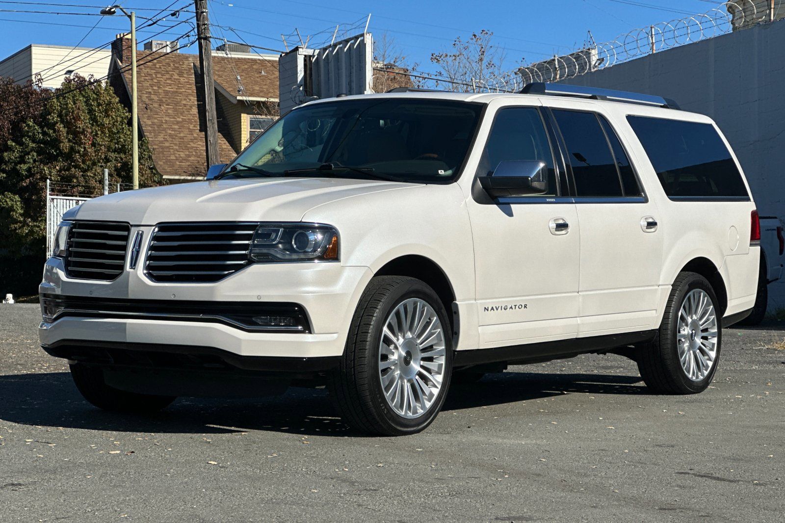 2017 Lincoln Navigator L Reserve photo 3