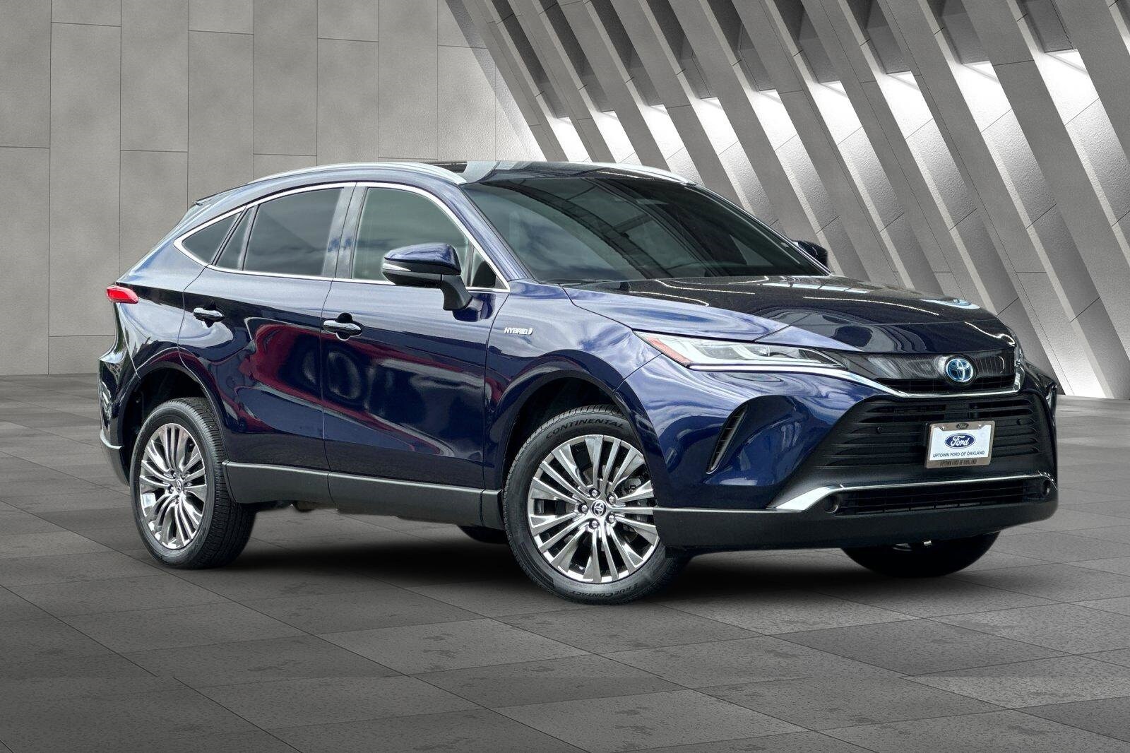 2021 Toyota Venza XLE photo 2