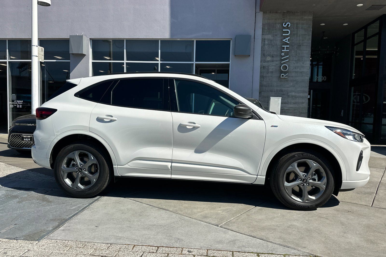 2024 Ford Escape ST-Line photo 2