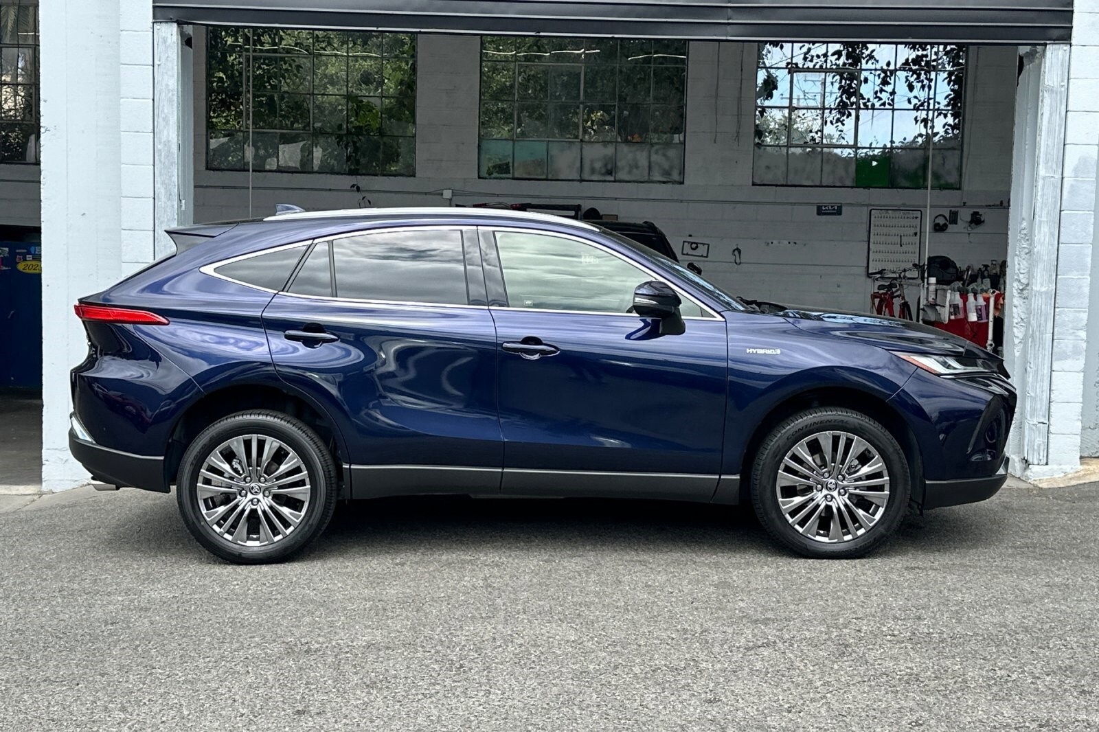 2021 Toyota Venza XLE photo 3