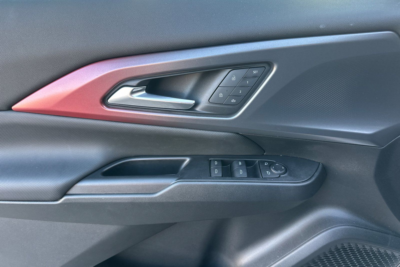 2025 Chevrolet Equinox EV RS - Photo 11