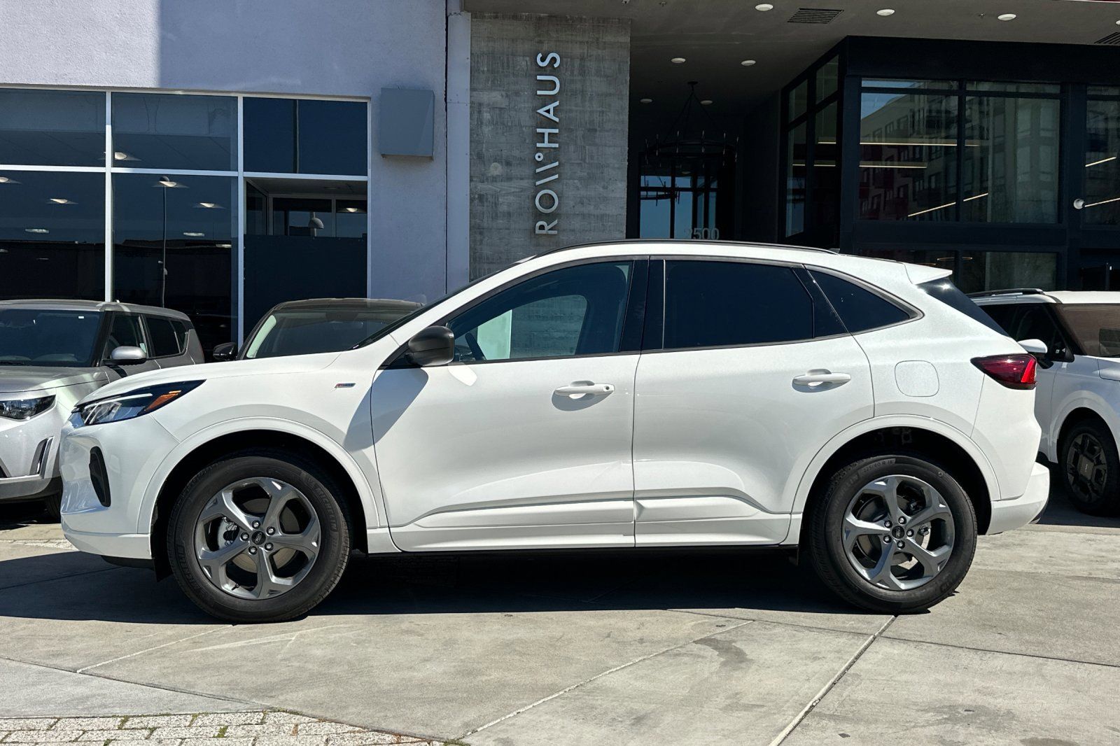 2024 Ford Escape ST-Line photo 6