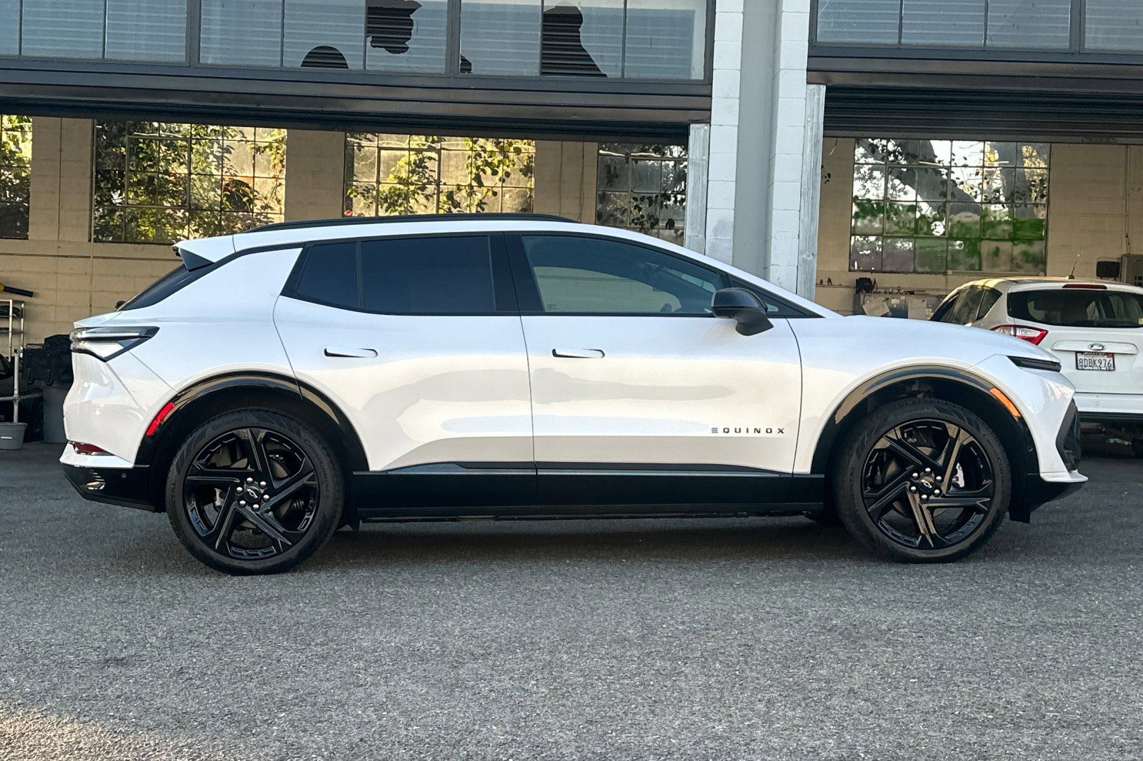 2025 Chevrolet Equinox EV RS photo 2