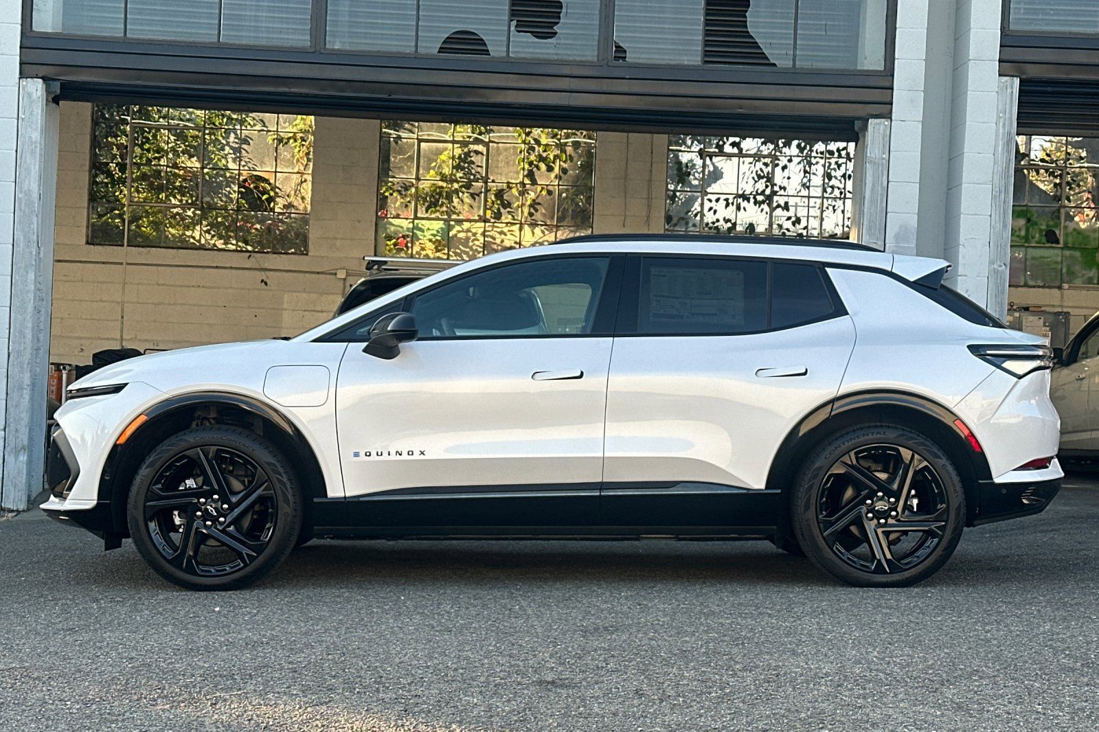 2025 Chevrolet Equinox EV RS photo 6