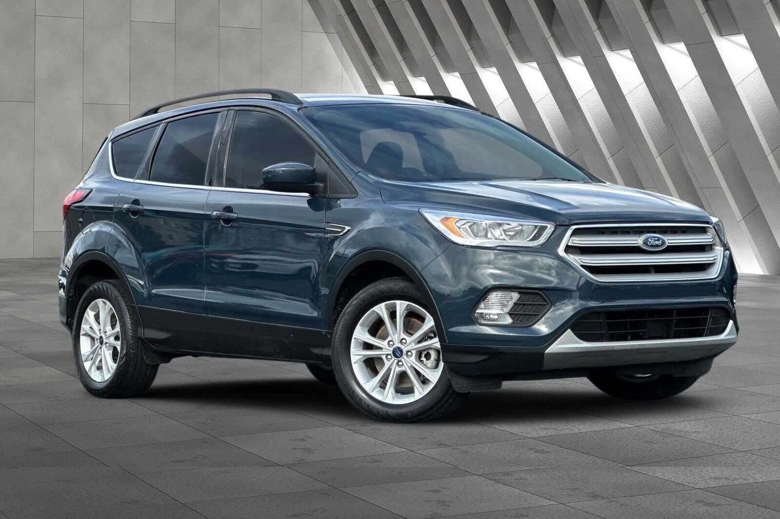 2019 Ford Escape SEL photo 2