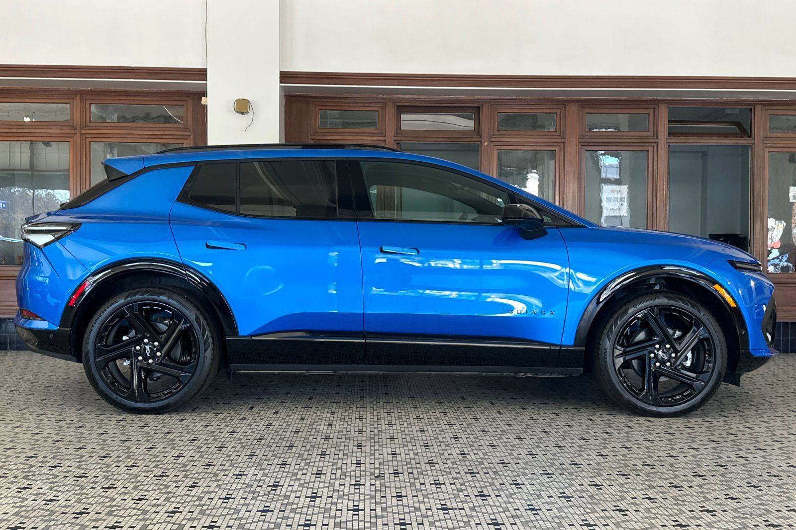 2025 Chevrolet Equinox EV RS photo 2