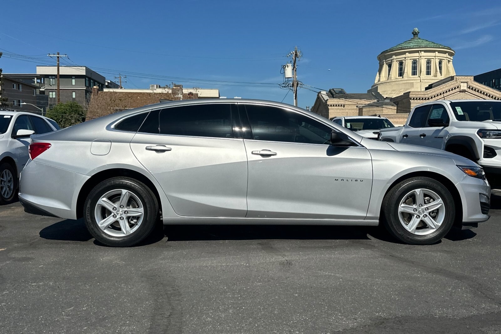 2019 Chevrolet Malibu LS photo 3