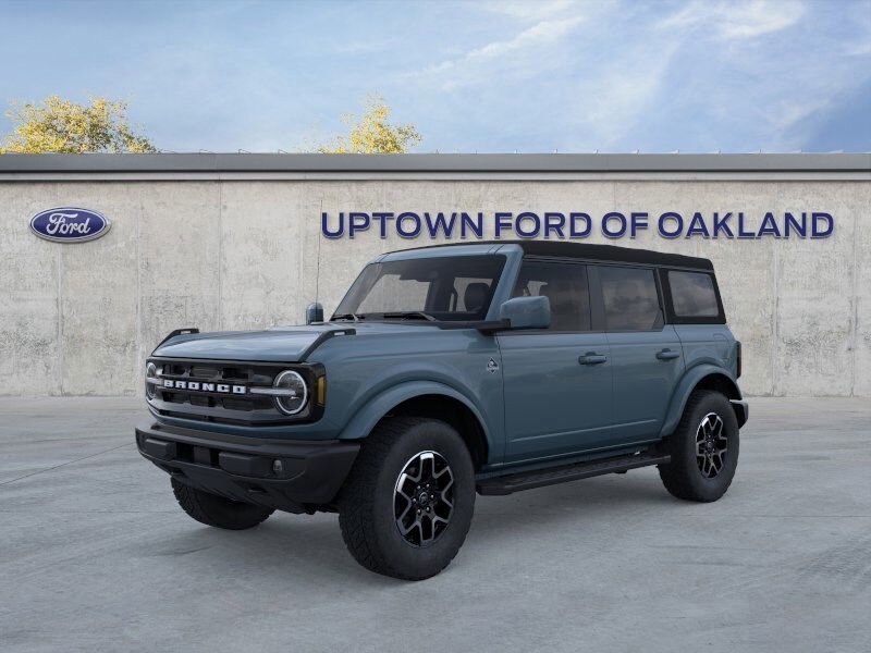 2023 Ford Bronco Outer Banks photo 2