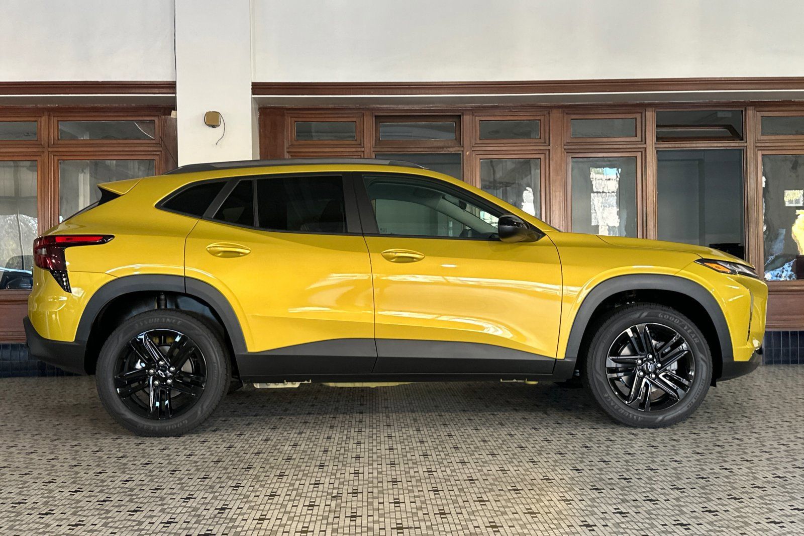 2025 Chevrolet Trax Activ photo 2