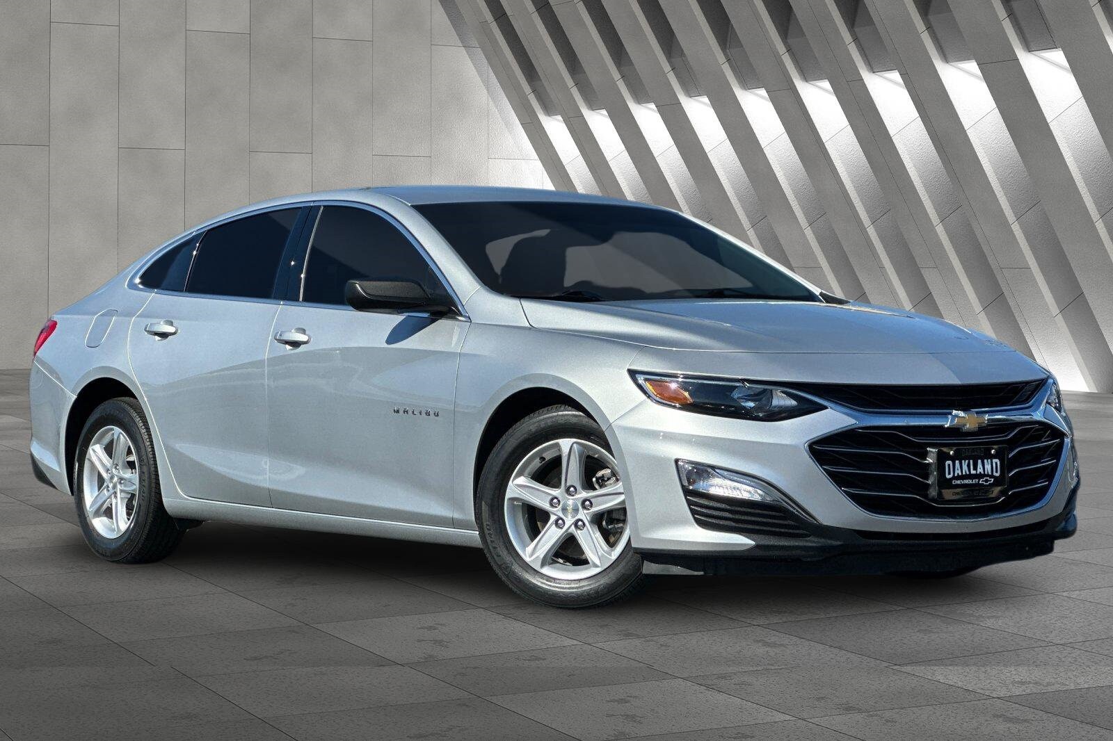 2019 Chevrolet Malibu LS photo 2