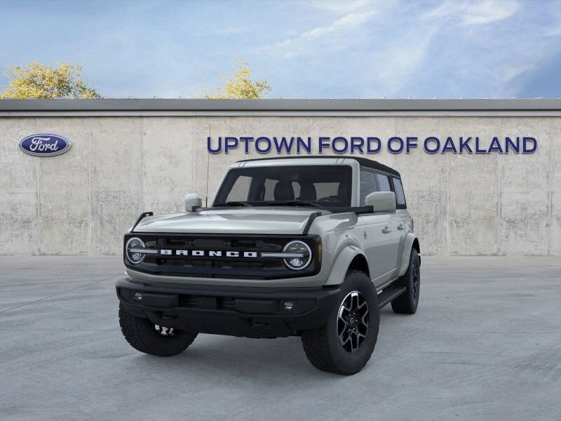 2023 Ford Bronco Outer Banks photo 3