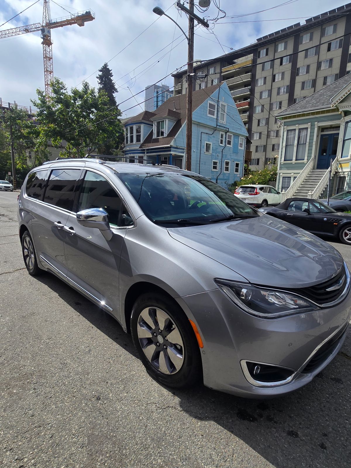2018 Chrysler Pacifica Hybrid Limited's photo